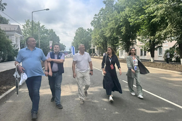 Комитет по АПК организовал праздничную ярмарку в Ивангороде: фермервы представили лучшую продукцию региона