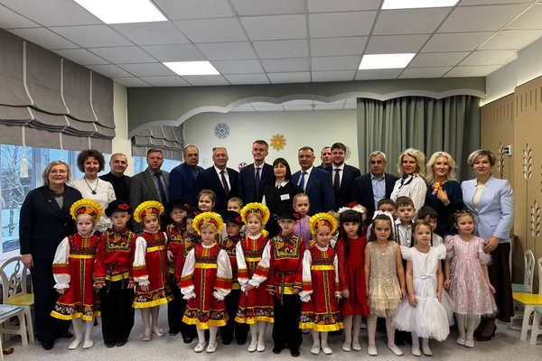 Вице-губернатор Ленобласти Олег Малащенко открыл после капремонта два детских сада в Луге